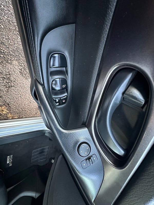 Used 2022 Nissan Rogue Sport S image 15