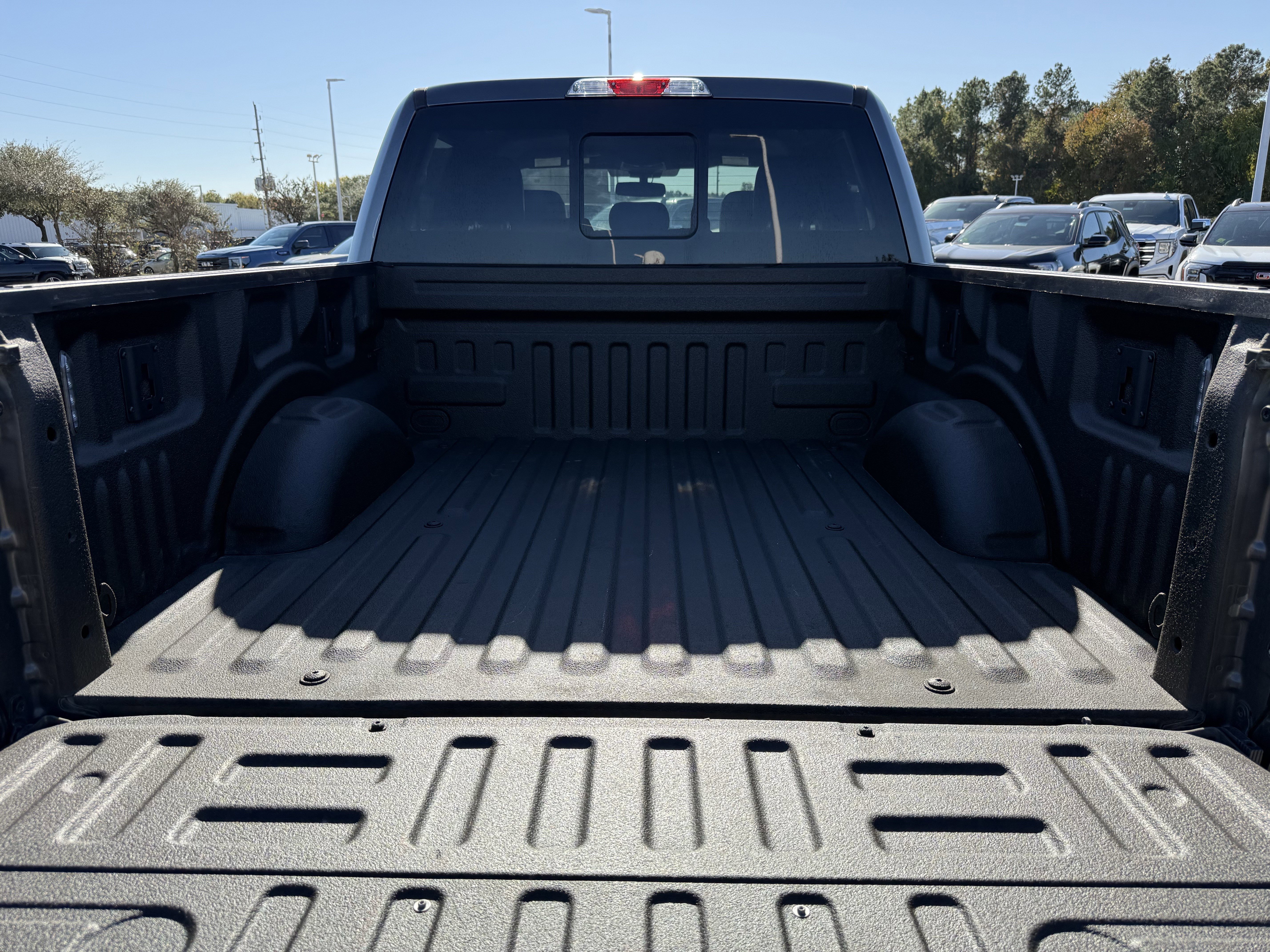 Used 2019 Ford F150 Lariat image 32