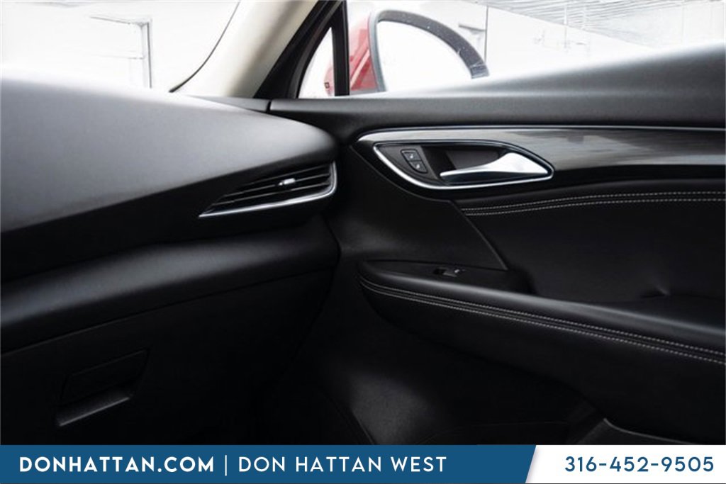 Used 2023 Buick Envision Essence image 16
