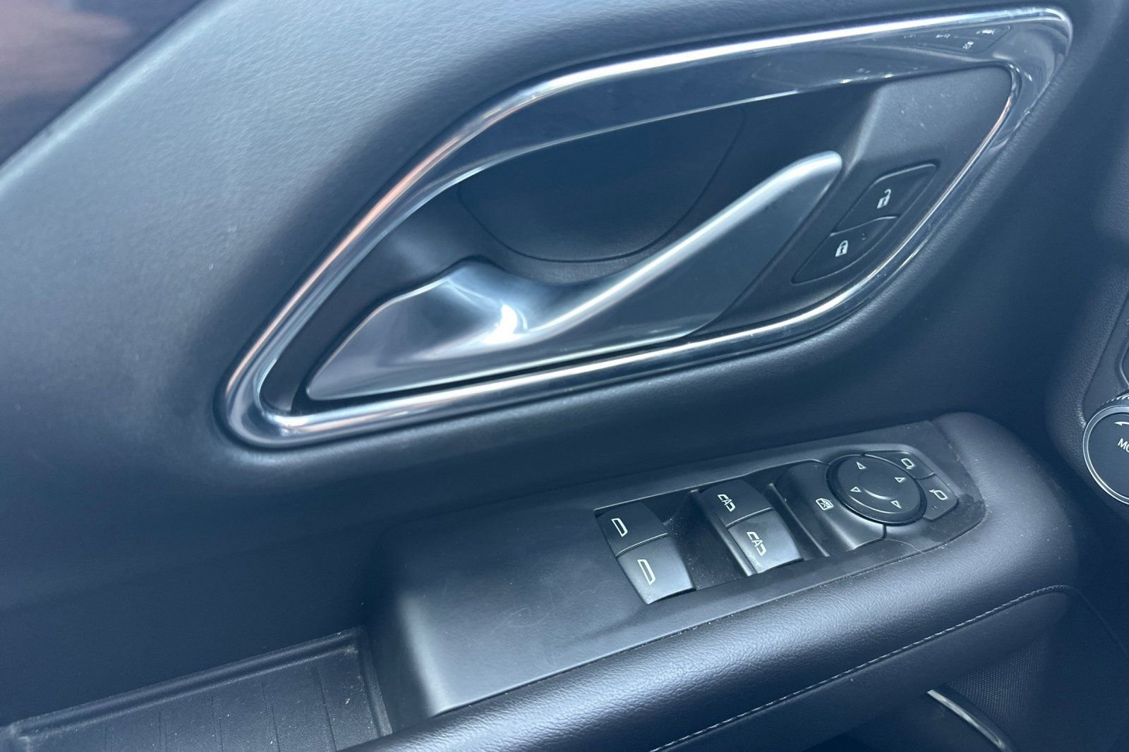 Used 2022 GMC Yukon SLE image 11