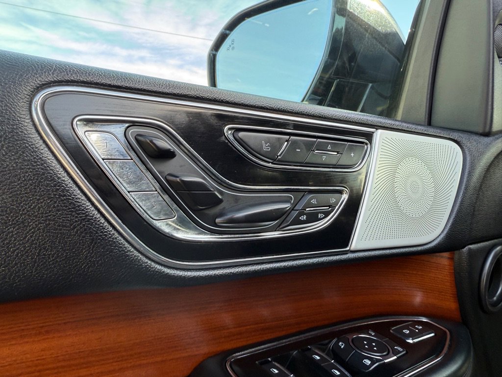 Used 2018 Lincoln Navigator L Reserve w/ Technology Package image 23