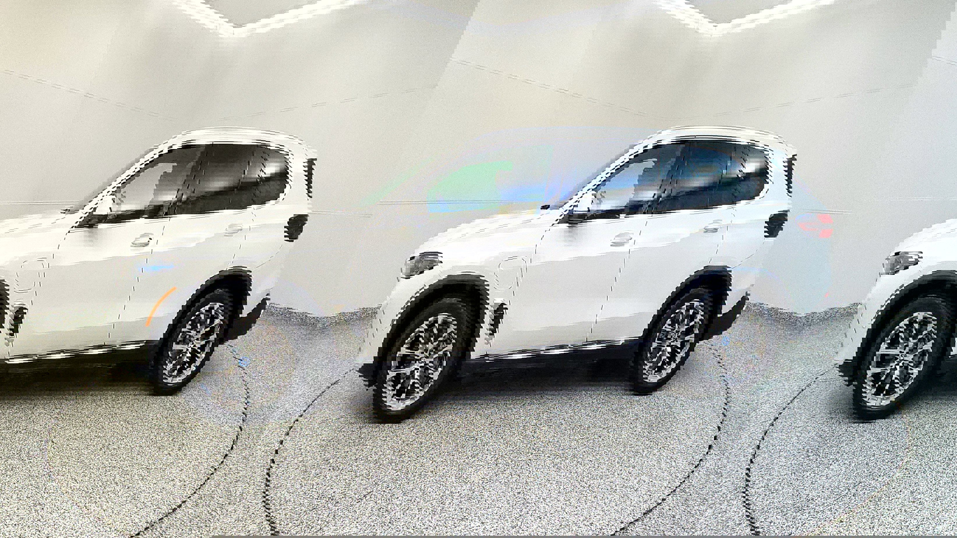 Used 2024 BMW X5 xDrive50e image 4