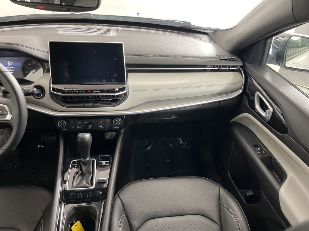 Used 2025 Jeep Compass Limited AWD/4WD image 18