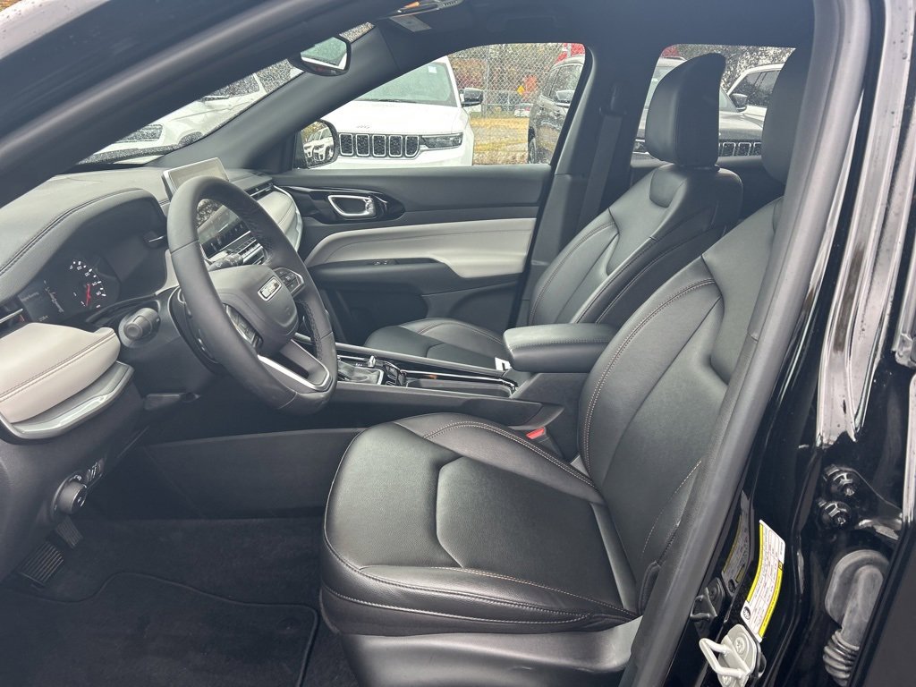 Used 2024 Jeep Compass Limited image 13