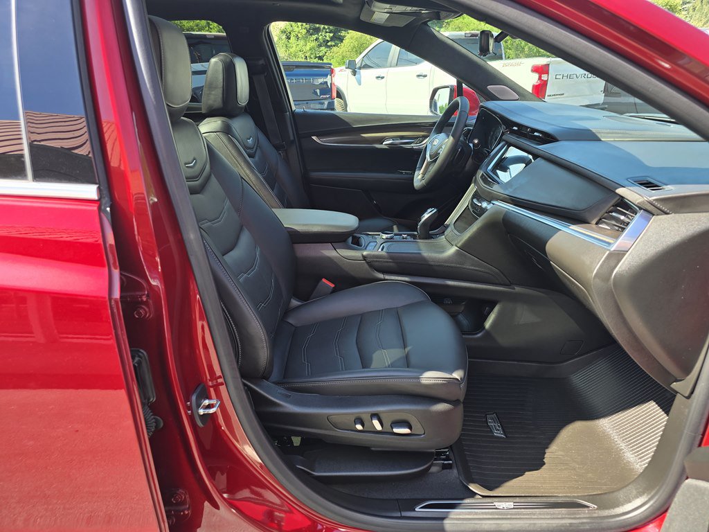 Used 2023 Cadillac XT5 Premium Luxury w/ Platinum Package AWD/4WD image 7
