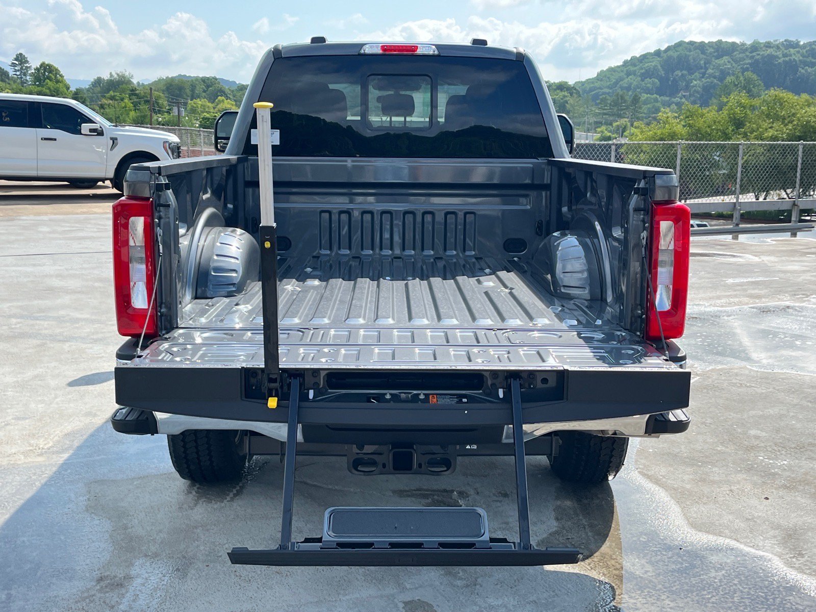 New 2026 Ford F250 XLT w/ FX4 Off-Road Package AWD/4WD image 4