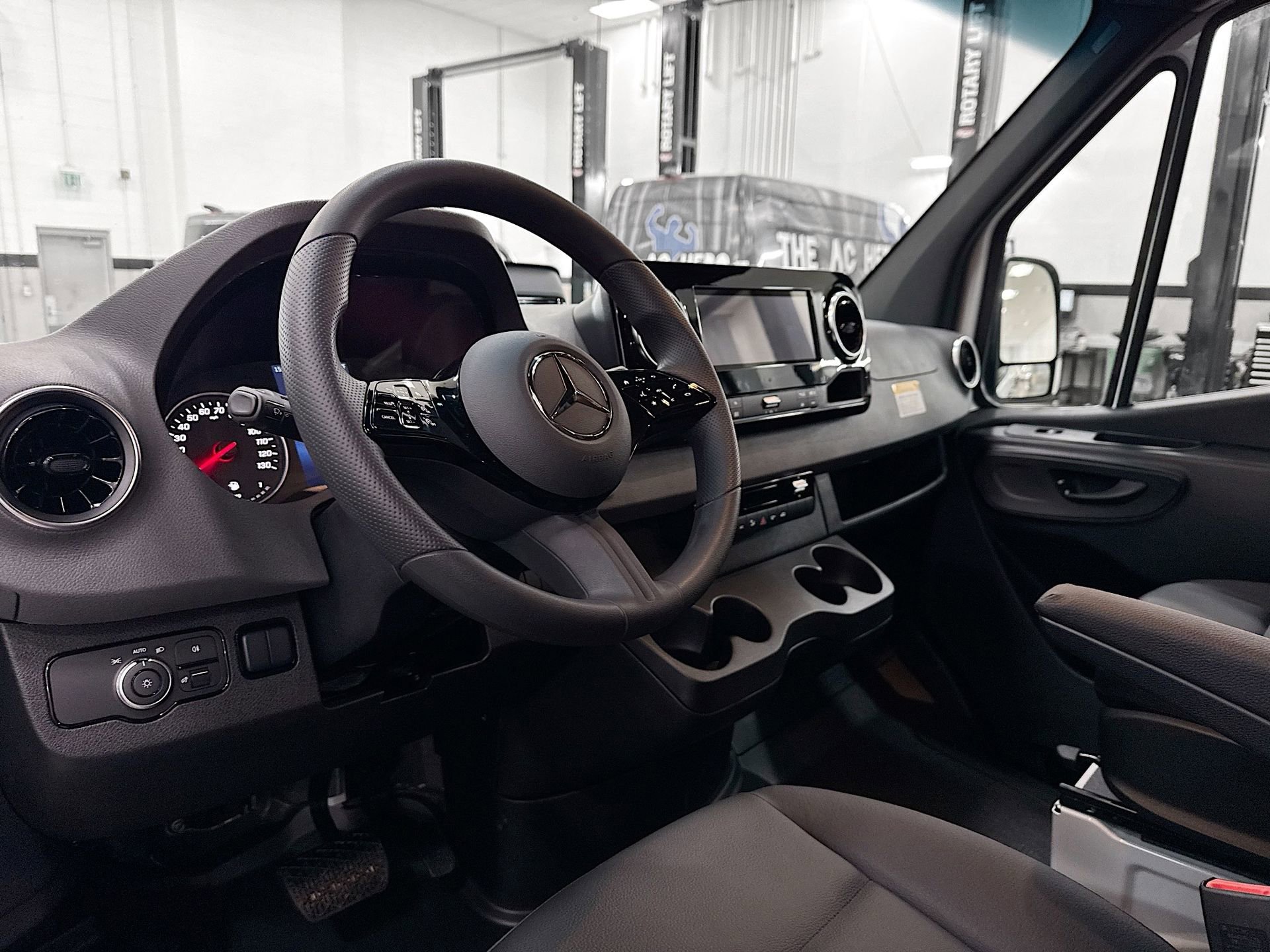 Used 2026 Mercedes-Benz Sprinter 2500 image 10