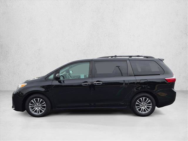 Used 2018 Toyota Sienna XLE w/ XLE Navigation Package FWD image 9