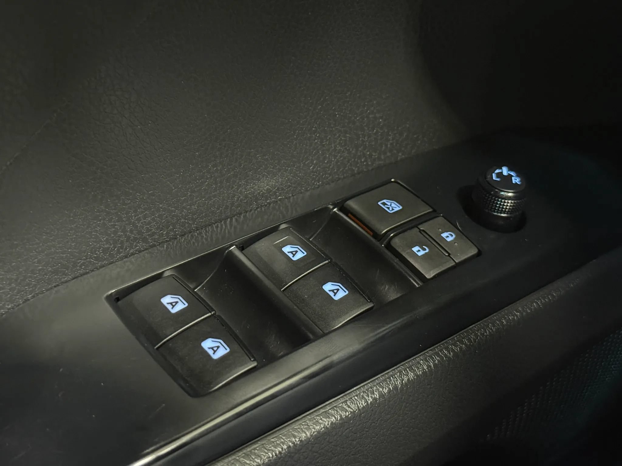 Used 2018 Toyota Camry SE w/ Audio Package FWD image 23