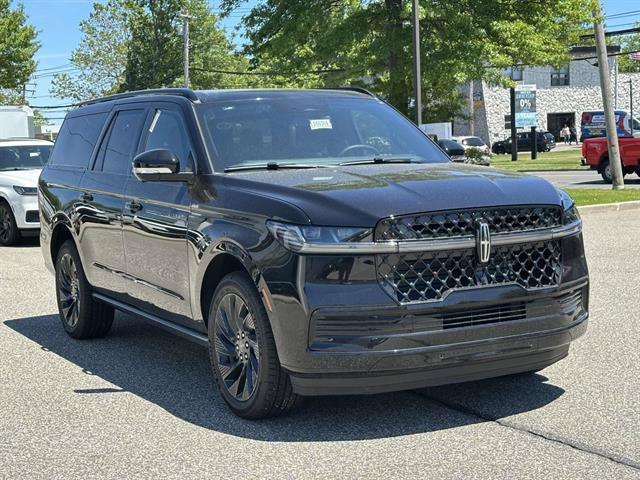 New 2026 Lincoln Navigator L Reserve w/ Jet Appearance Package AWD/4WD image 2
