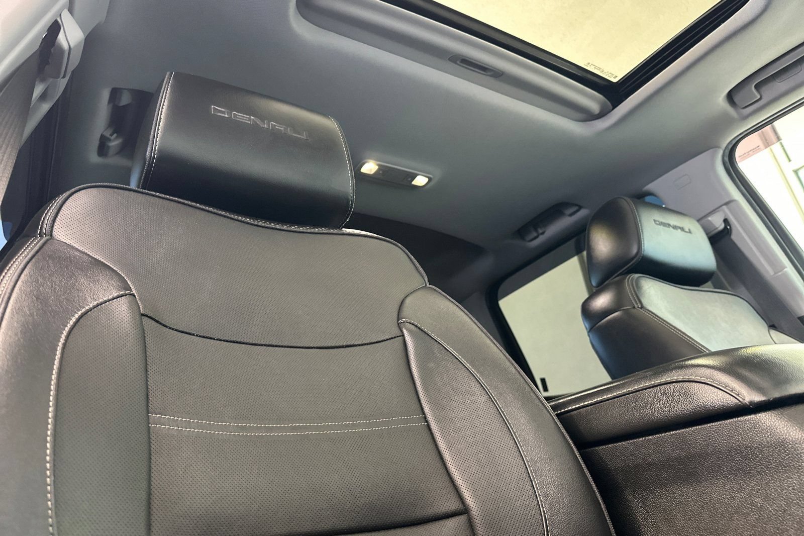 Used 2018 GMC Sierra 1500 Denali w/ Denali Ultimate Package AWD/4WD image 16