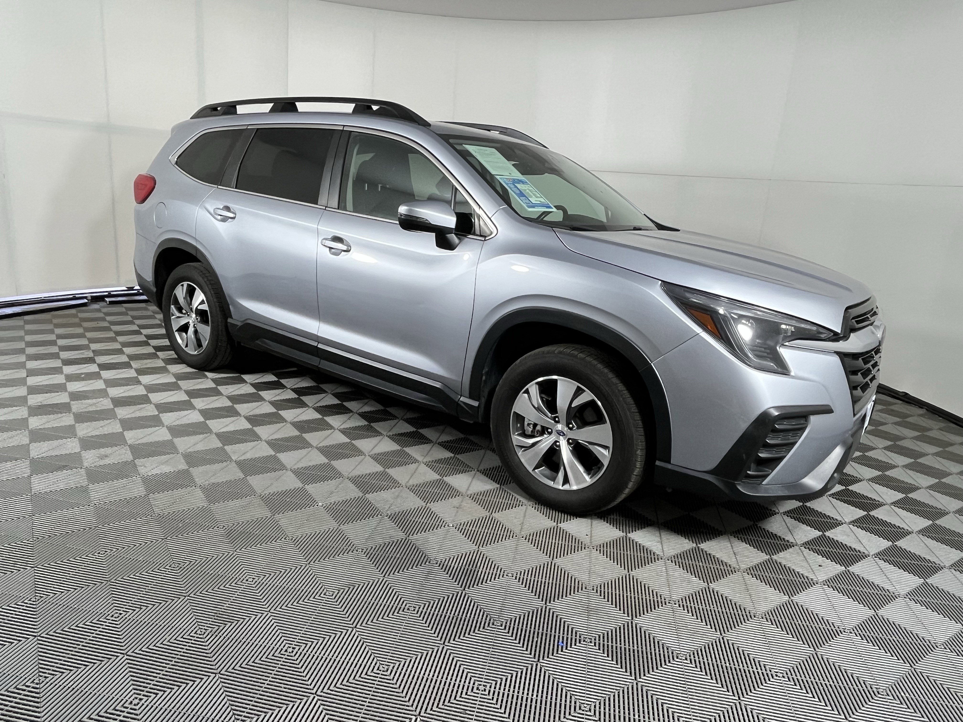 Used 2023 Subaru Ascent Premium image 7