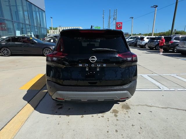 Used 2023 Nissan Rogue S image 5