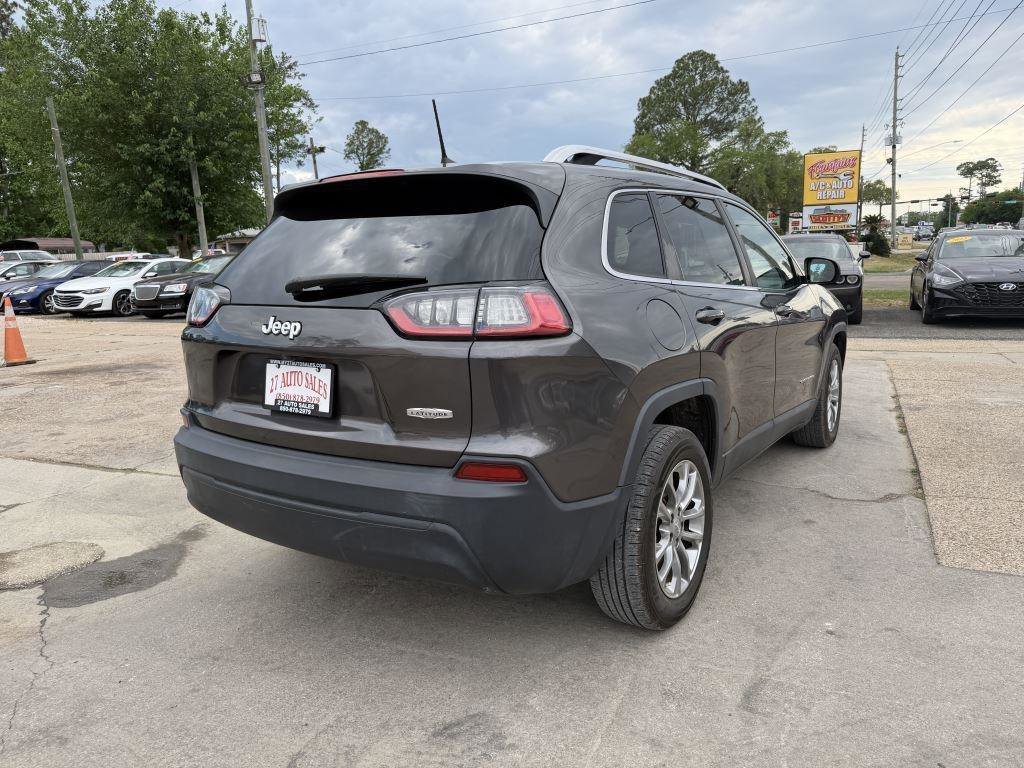 Used 2019 Jeep Cherokee Latitude Plus w/ Comfort/Convenience Group FWD image 5