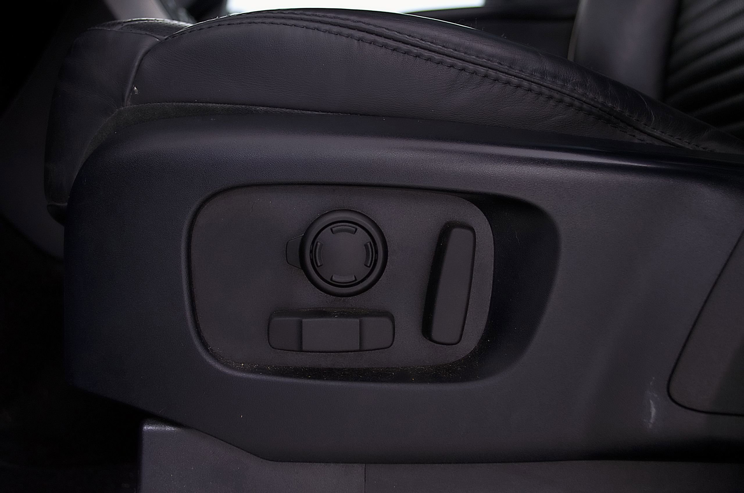 Used 2020 Land Rover Discovery HSE AWD/4WD image 17