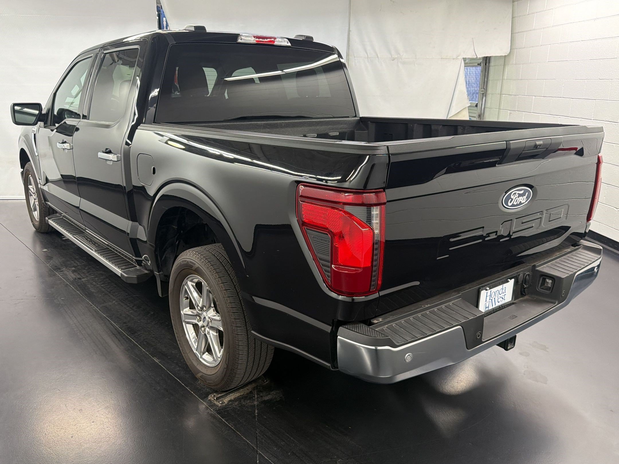 Used 2025 Ford F150 XLT w/ Equipment Group 301A Standard RWD image 3