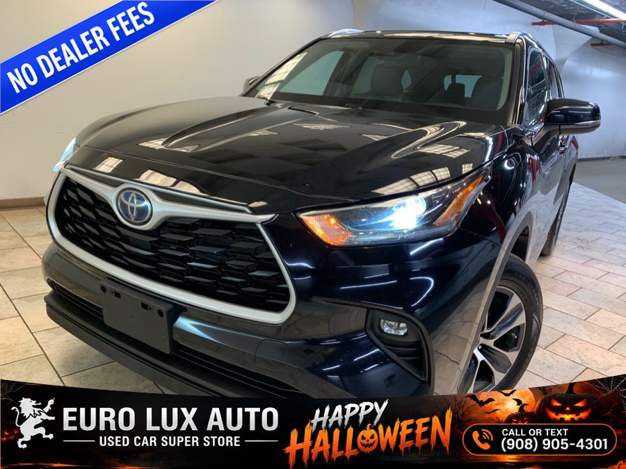 Used 2021 Toyota Highlander XLE AWD/4WD image 1