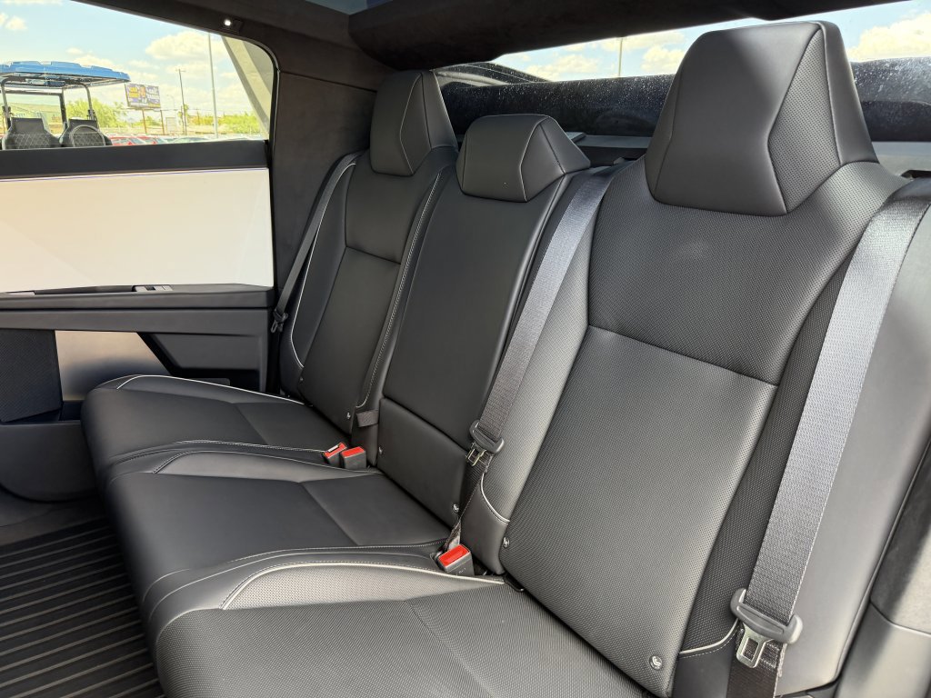 Used 2024 Tesla Cybertruck AWD Crew Cab image 39