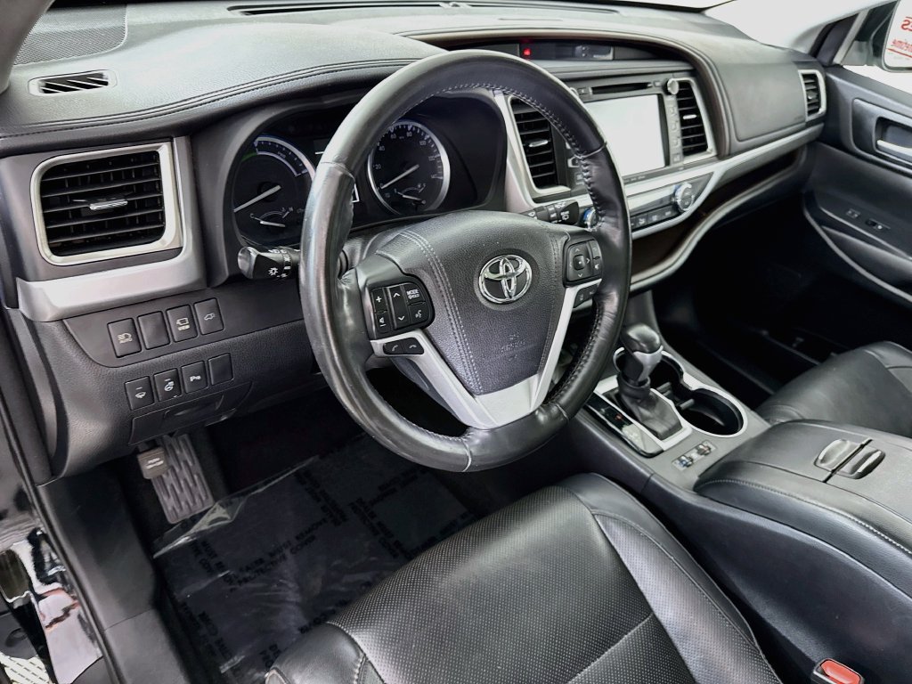 Used 2017 Toyota Highlander Limited Platinum AWD/4WD image 18