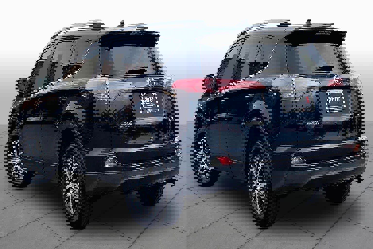 Used 2017 Toyota RAV4 LE FWD image 11