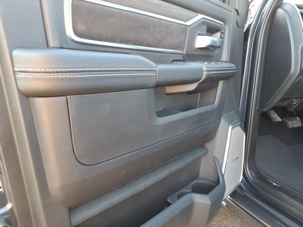 New 2026 RAM 2500 Laramie AWD/4WD image 13