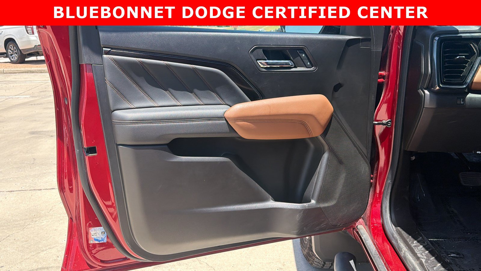 Used 2024 GMC Canyon AT4 w/ Technology Package AWD/4WD image 9