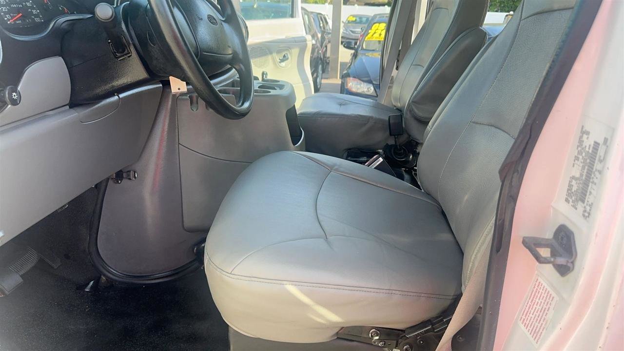 Used 2001 Ford E-250 and Econoline 250 Extended RWD image 18