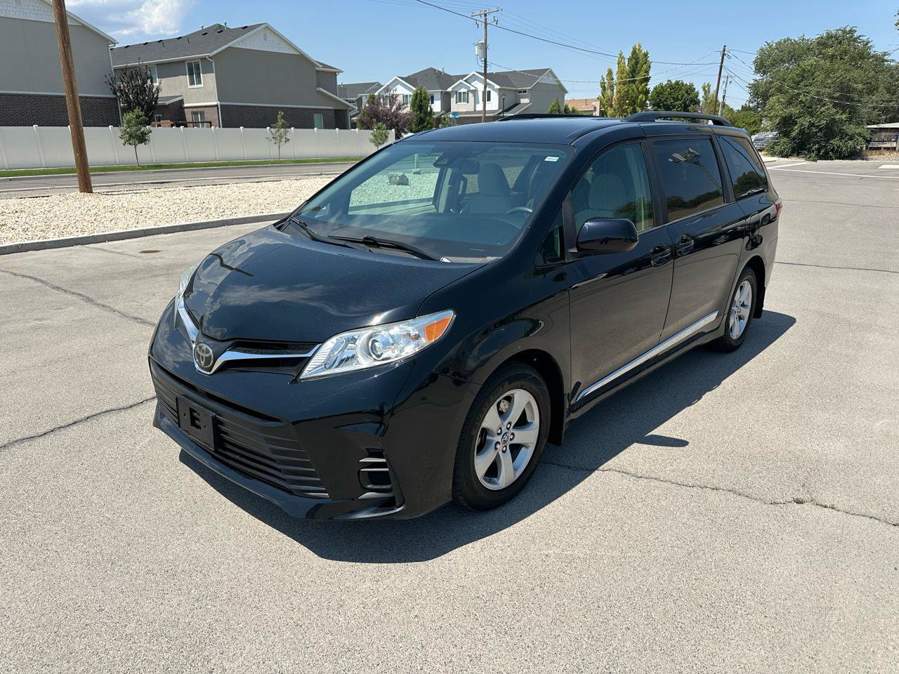 Used 2018 Toyota Sienna LE w/ Protection Package FWD image 3