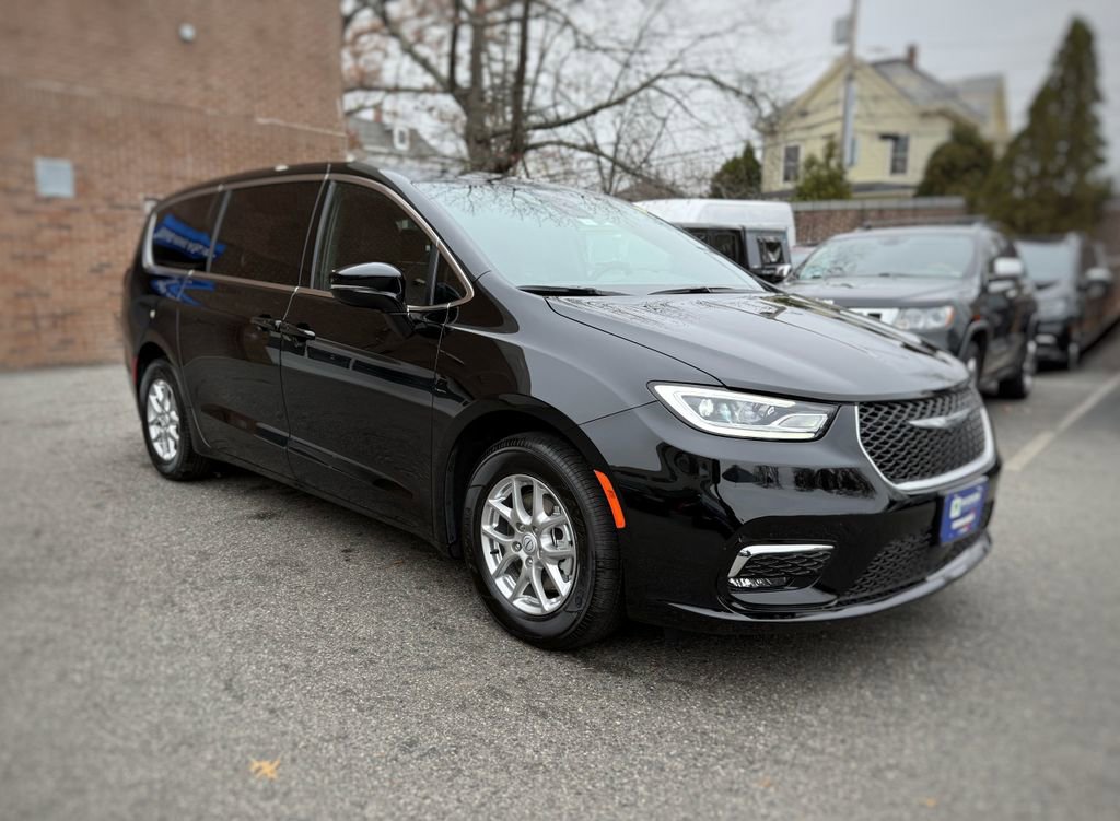 New 2026 Chrysler Pacifica Select FWD image 3