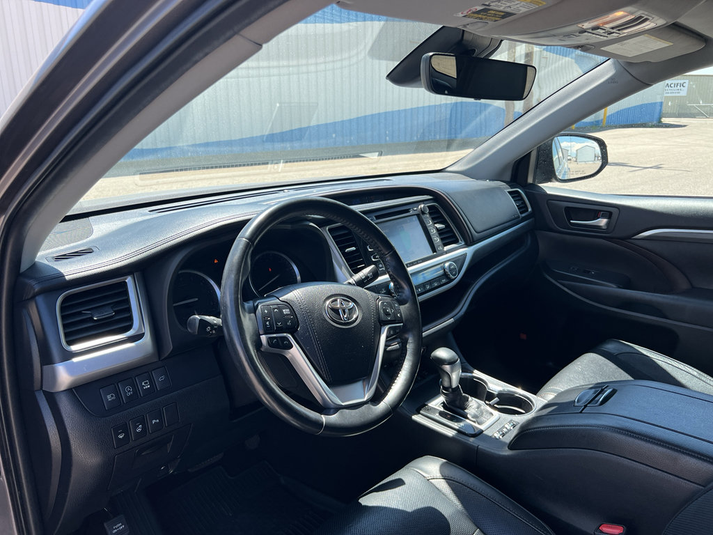 Used 2019 Toyota Highlander Limited Platinum AWD/4WD image 23