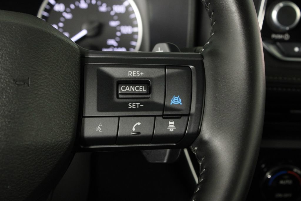 Used 2025 Nissan Rogue SV image 27