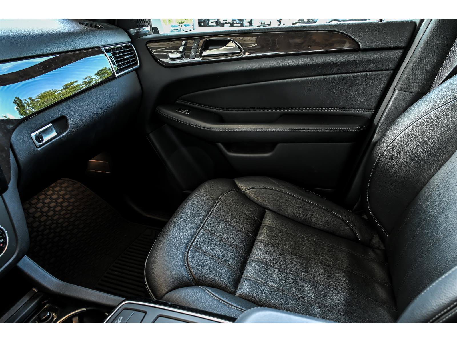 Used 2019 Mercedes-Benz GLE 400 4MATIC image 26