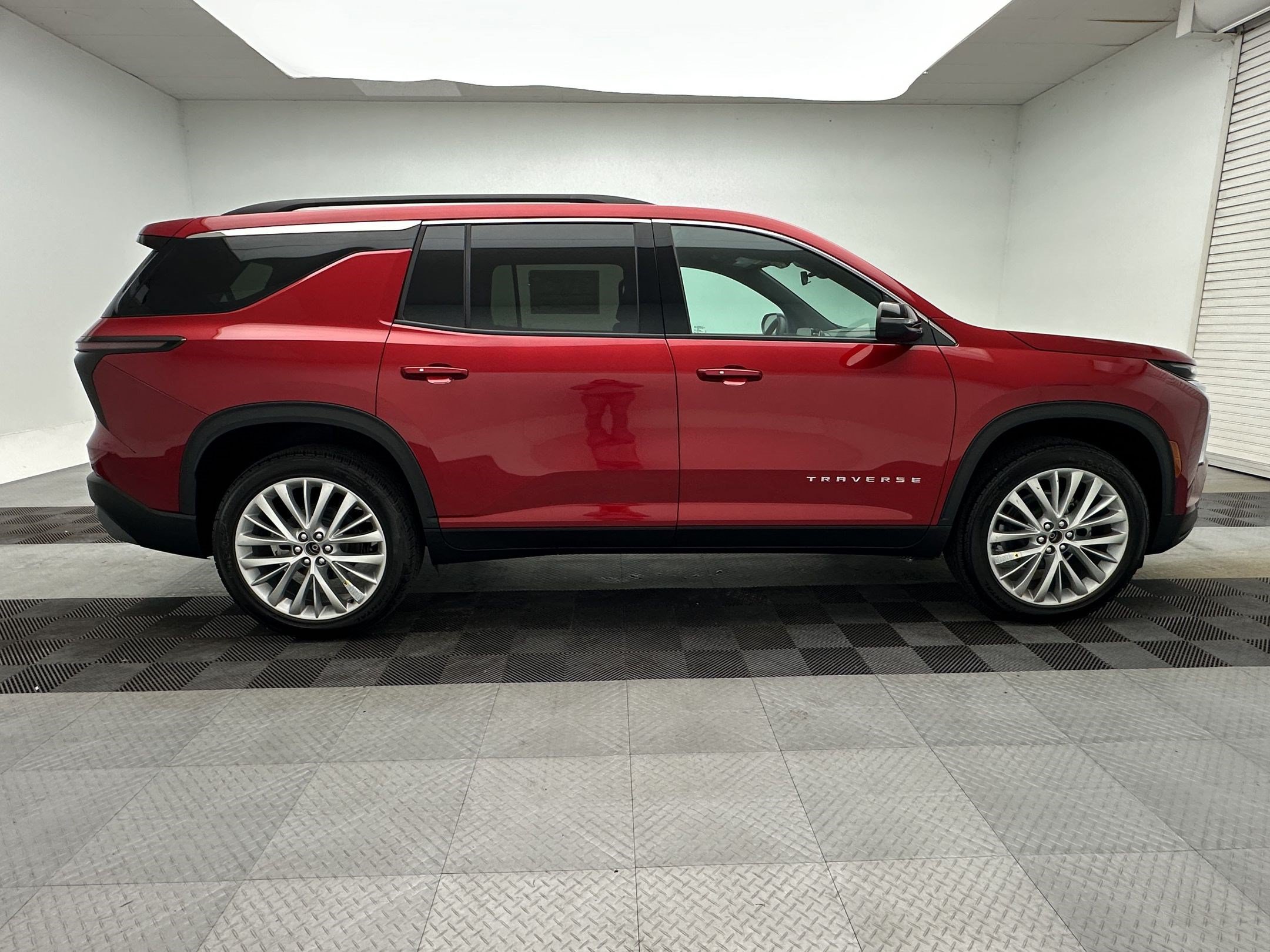 New 2027 Chevrolet Traverse LT w/ LPO, Floor Liner Package AWD/4WD image 8