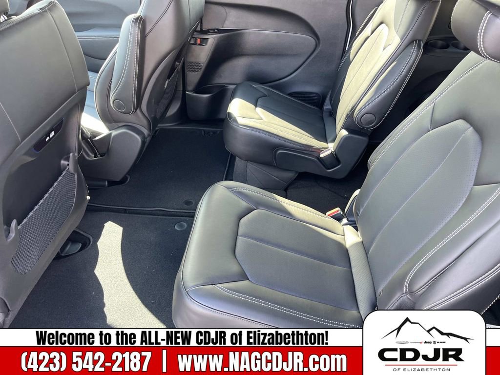 New 2026 Chrysler Pacifica Select image 16