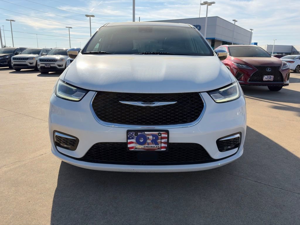 Used 2023 Chrysler Pacifica Limited FWD image 2