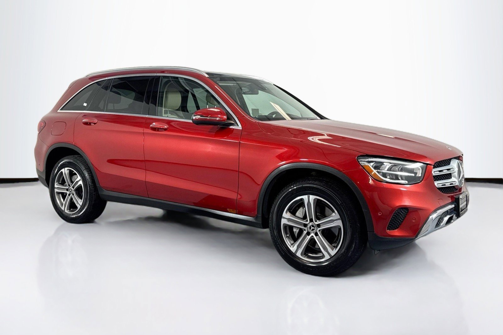 Used 2021 Mercedes-Benz GLC 300 4MATIC image 3