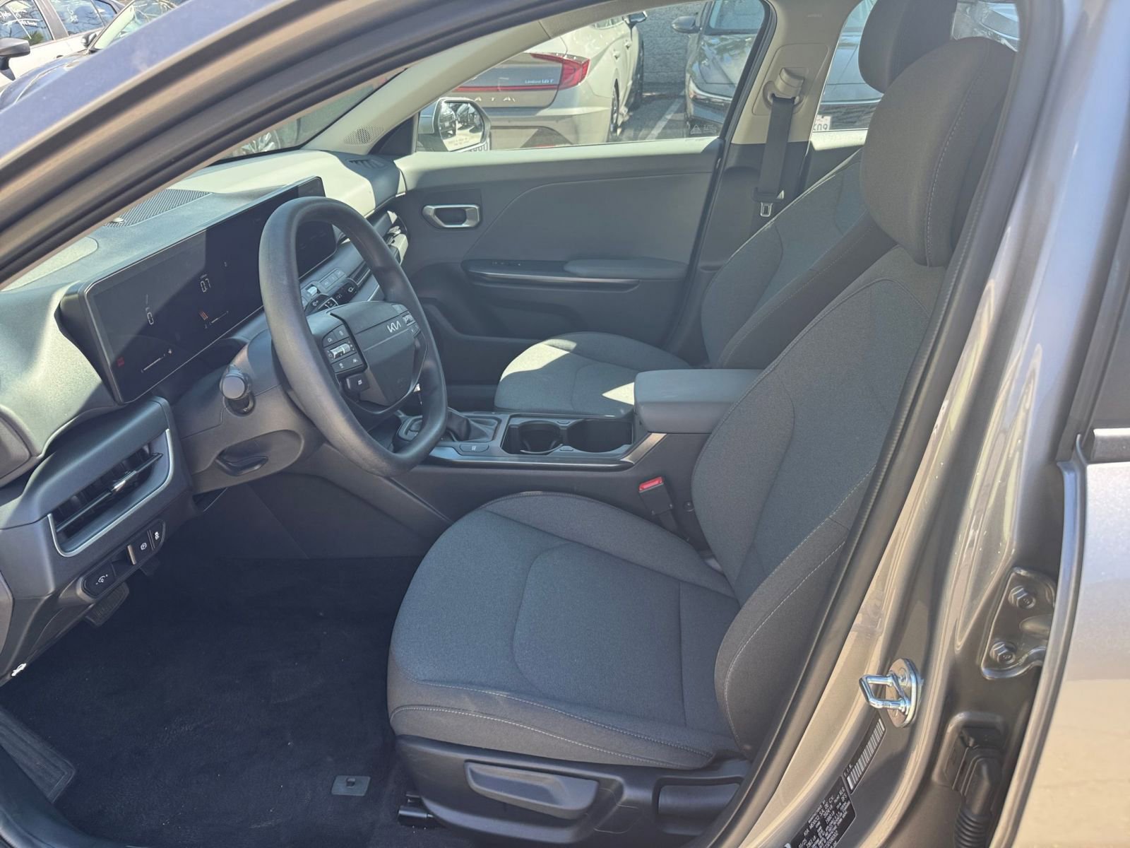 Used 2025 Kia K4 LXS image 25