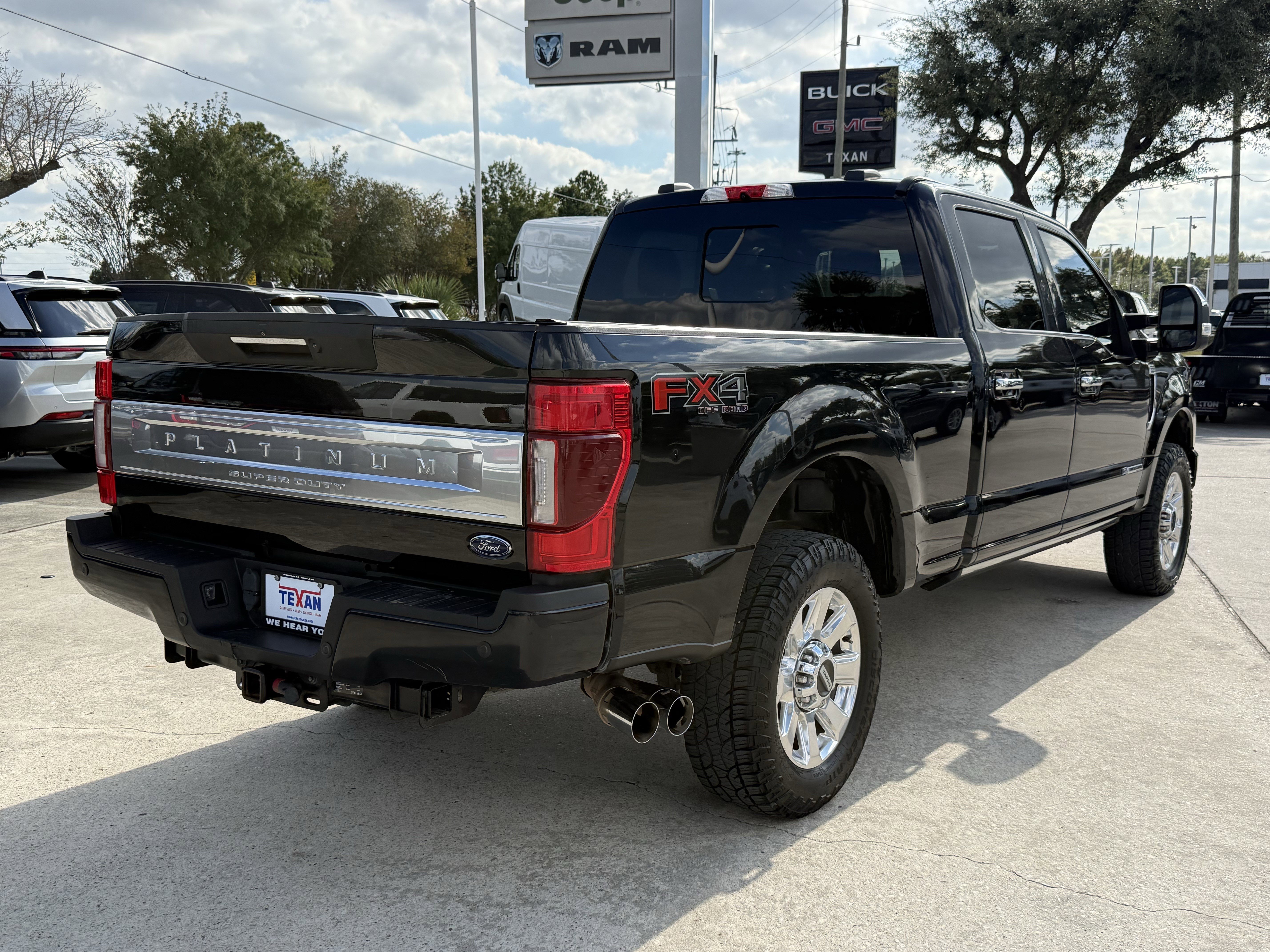 Used 2021 Ford F250 Platinum w/ FX4 Off-Road Package image 5
