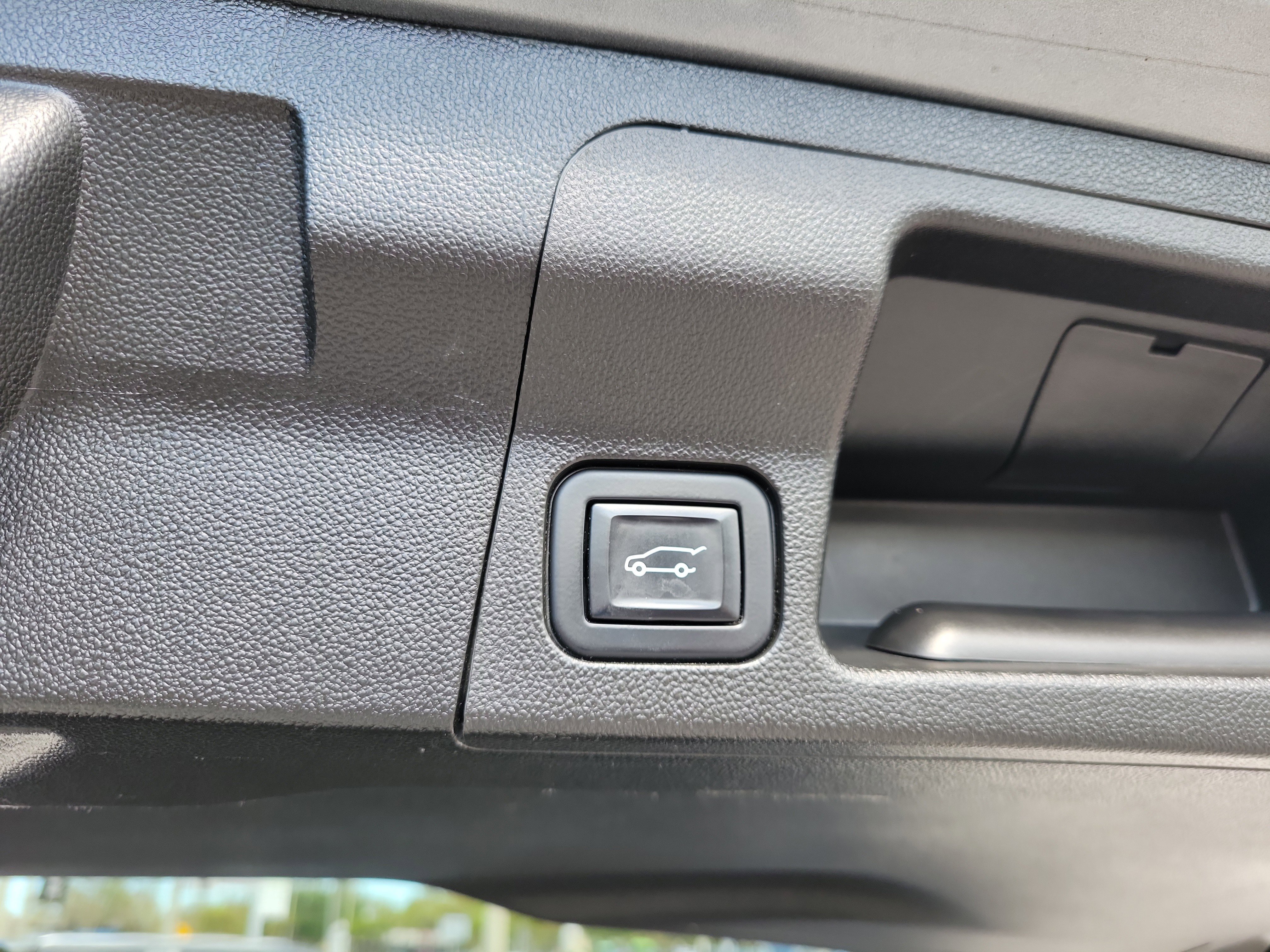 Certified 2022 GMC Acadia SLE w/ Driver Convenience Package image 12