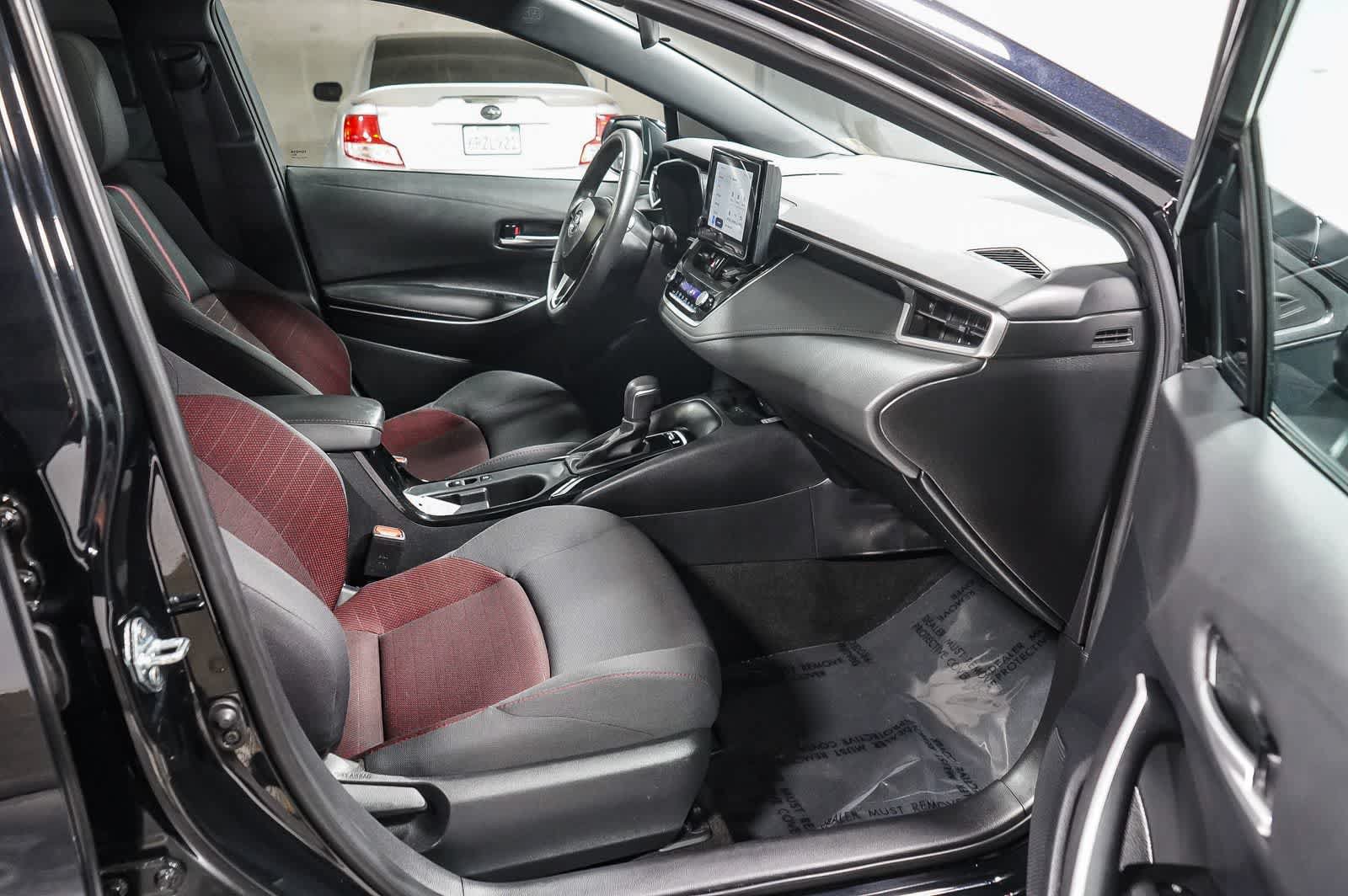 Used 2024 Toyota Corolla SE w/ SE Premium Package FWD image 17