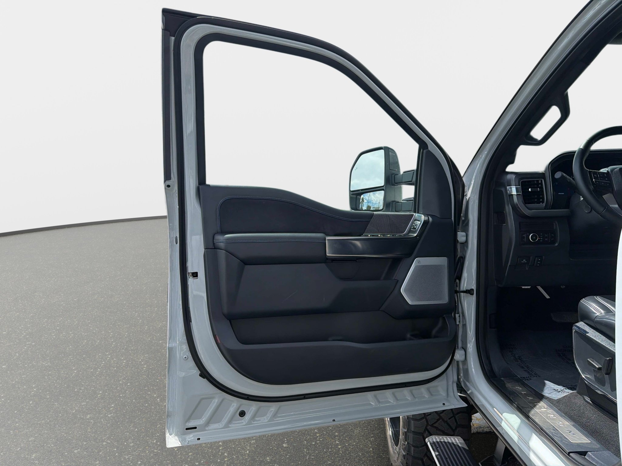 Used 2025 Ford F250 Platinum AWD/4WD image 30