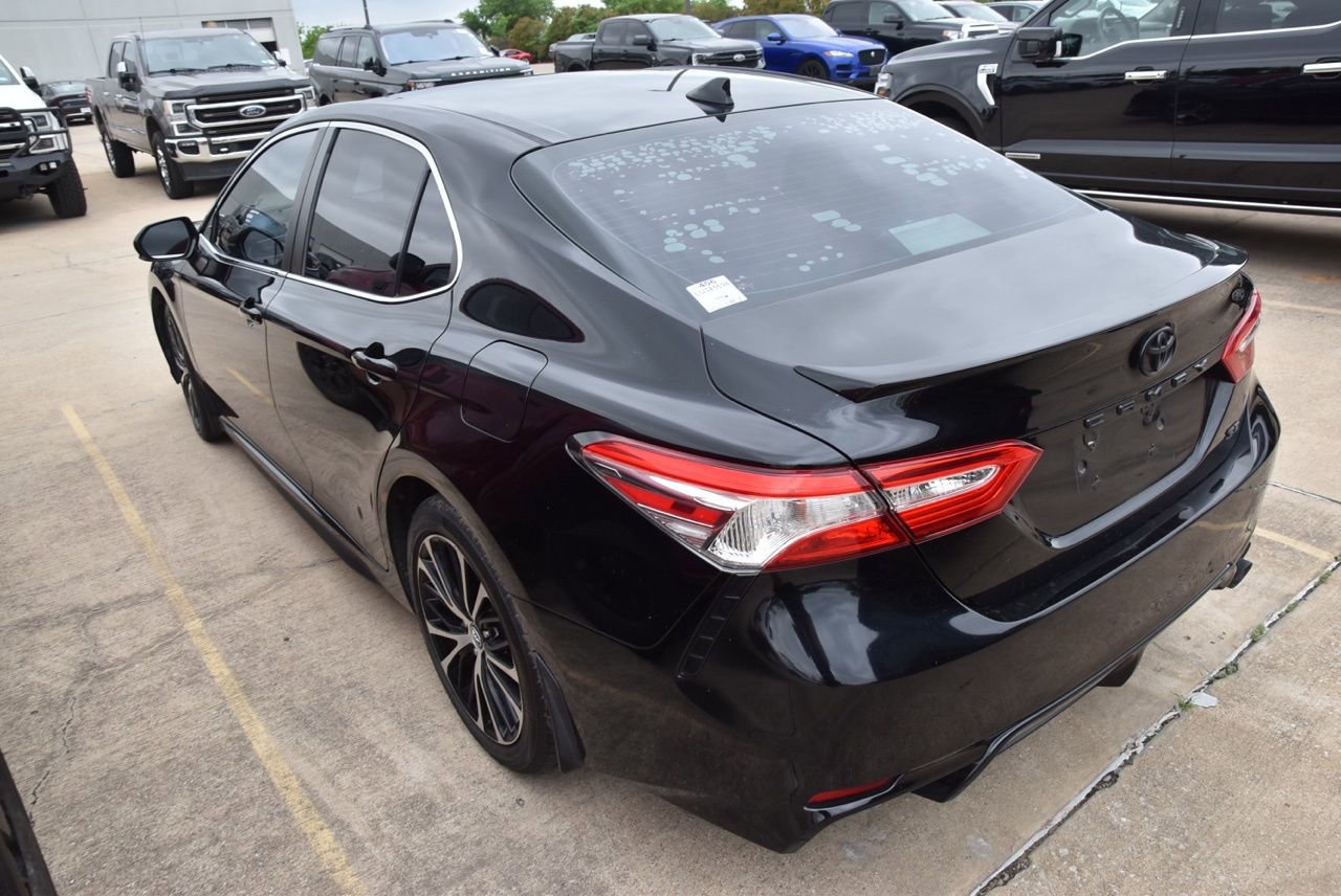 Used 2020 Toyota Camry SE w/ Convenience Package image 9