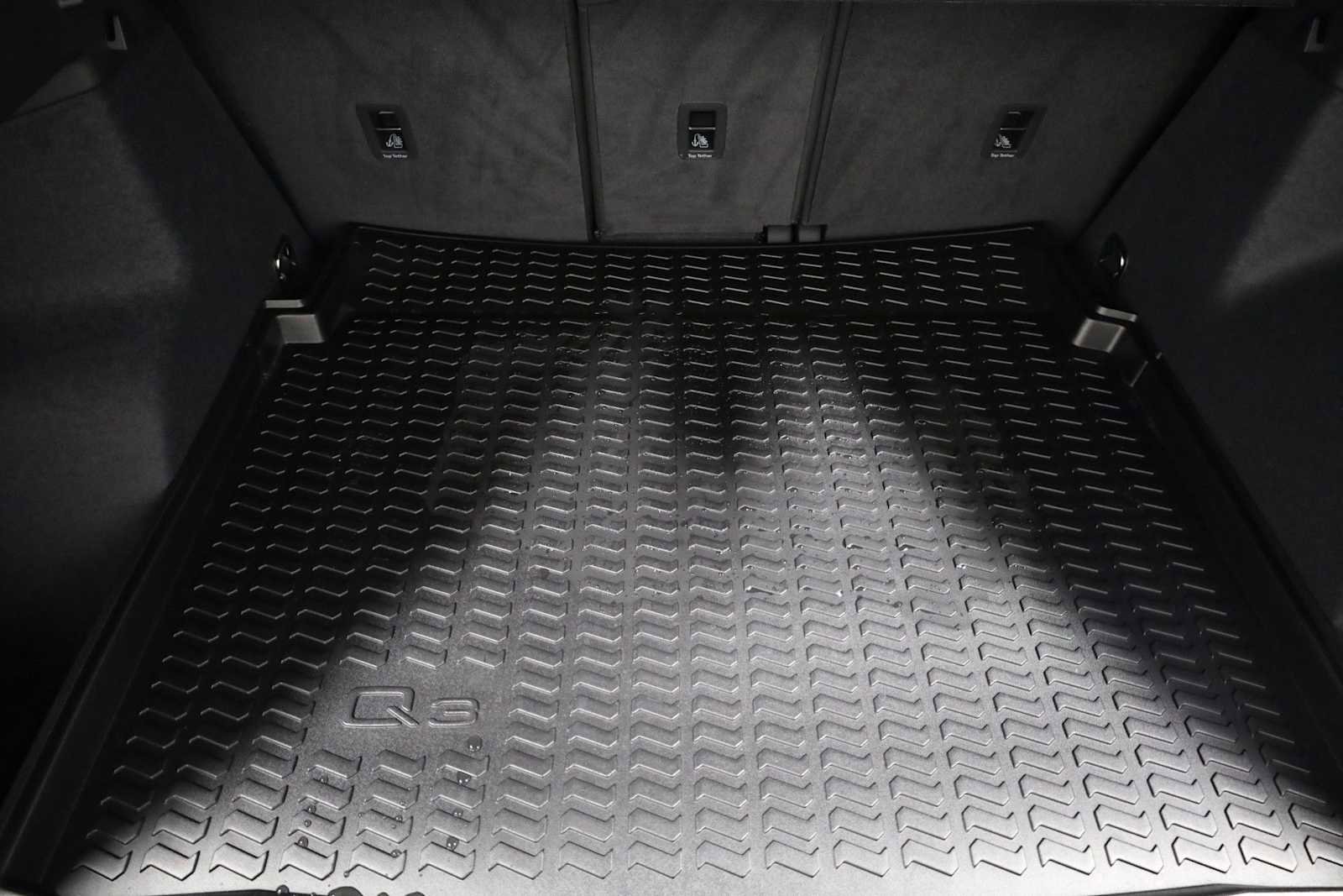 Certified 2025 Audi Q3 2.0T Premium w/ Convenience Package AWD/4WD image 37