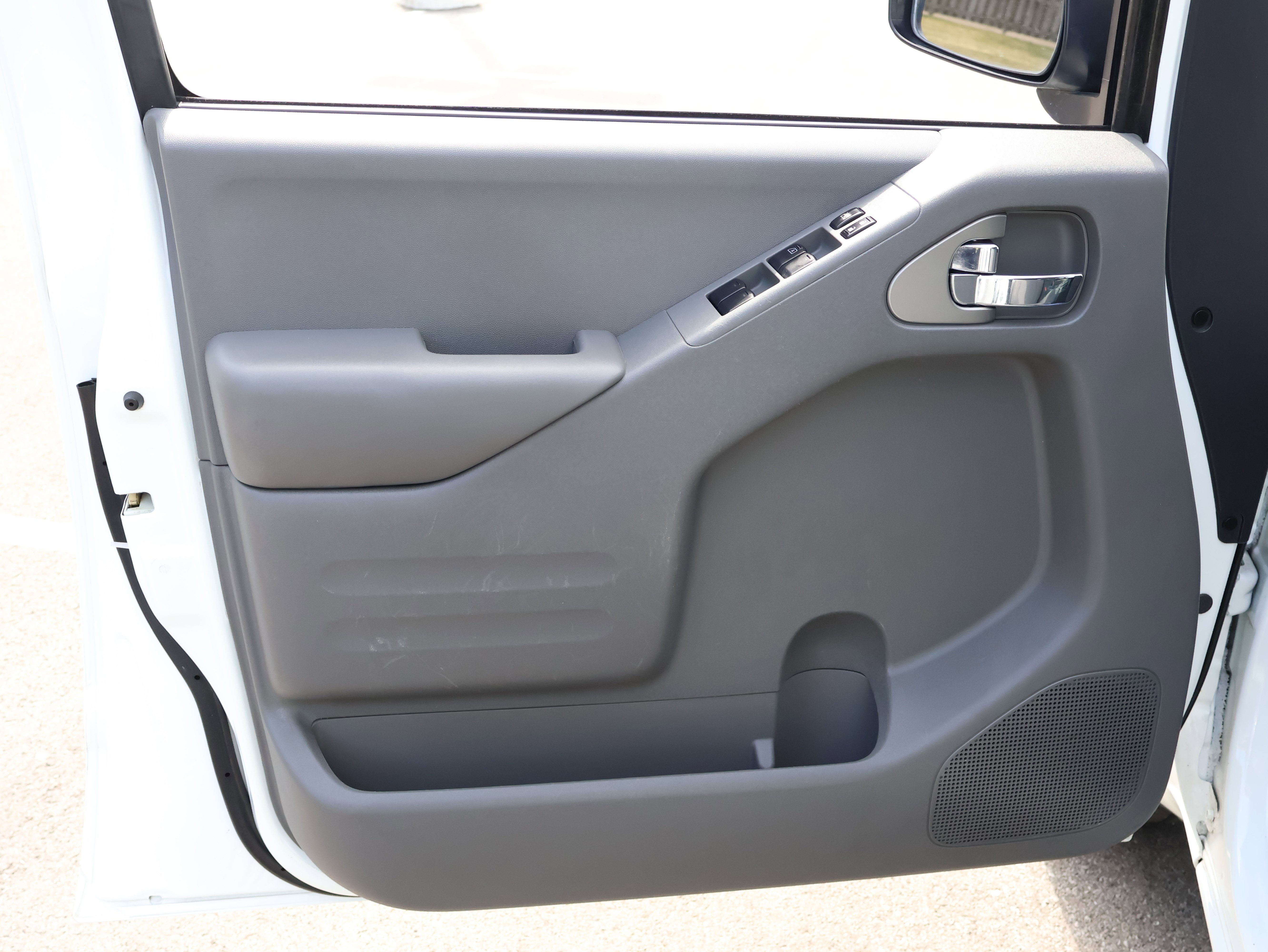Used 2017 Nissan Frontier SV image 25