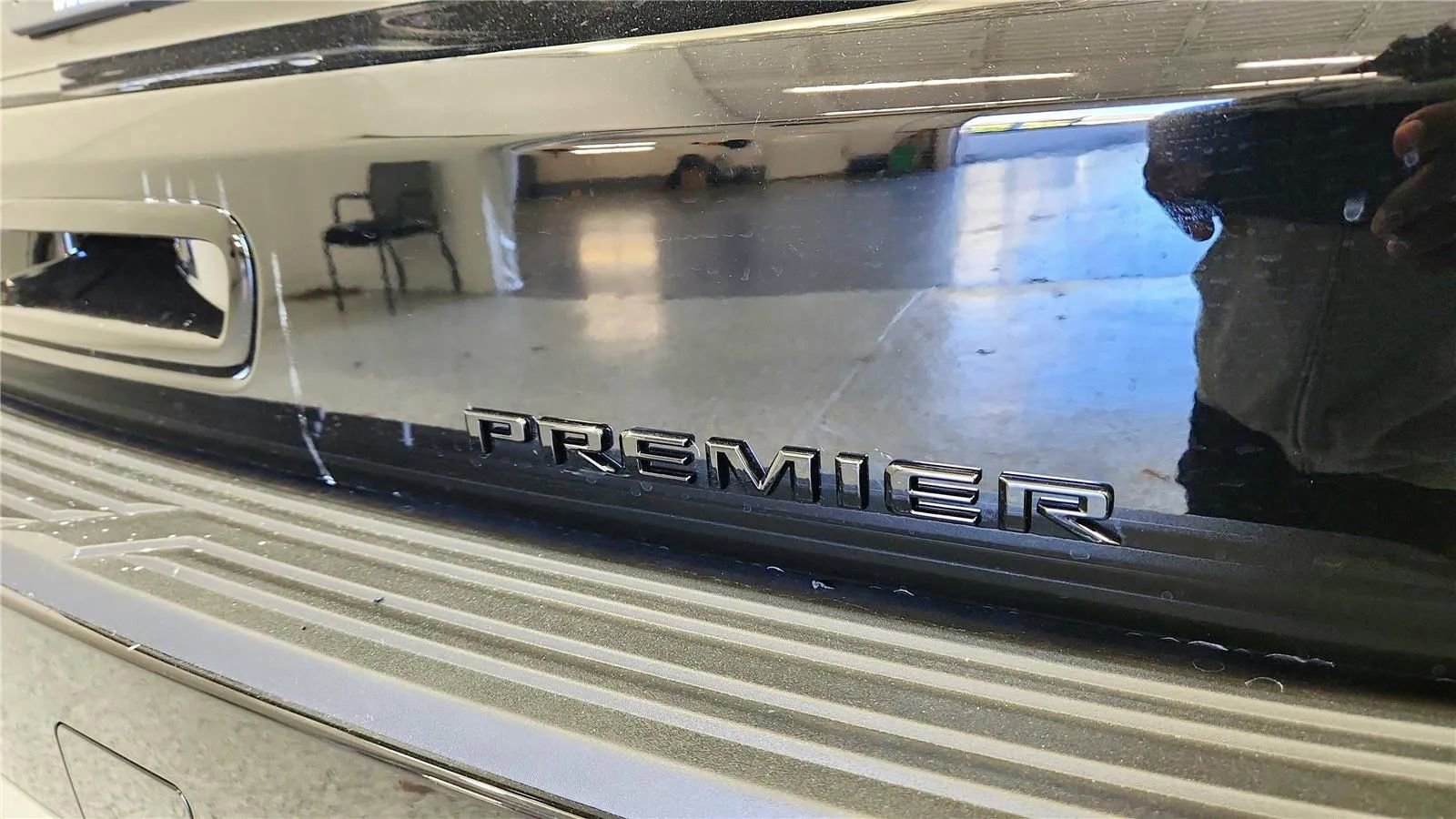 New 2026 Chevrolet Suburban Premier image 17