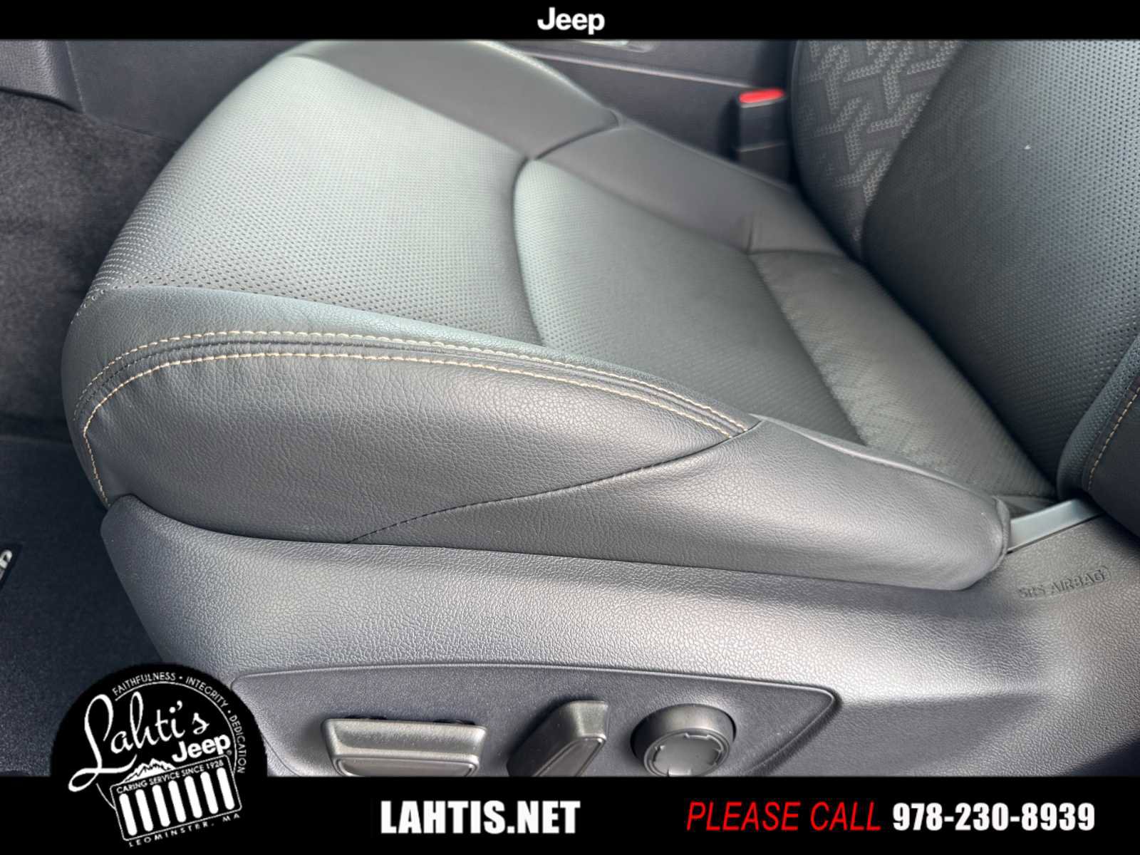 Used 2025 Toyota Tacoma Limited image 25