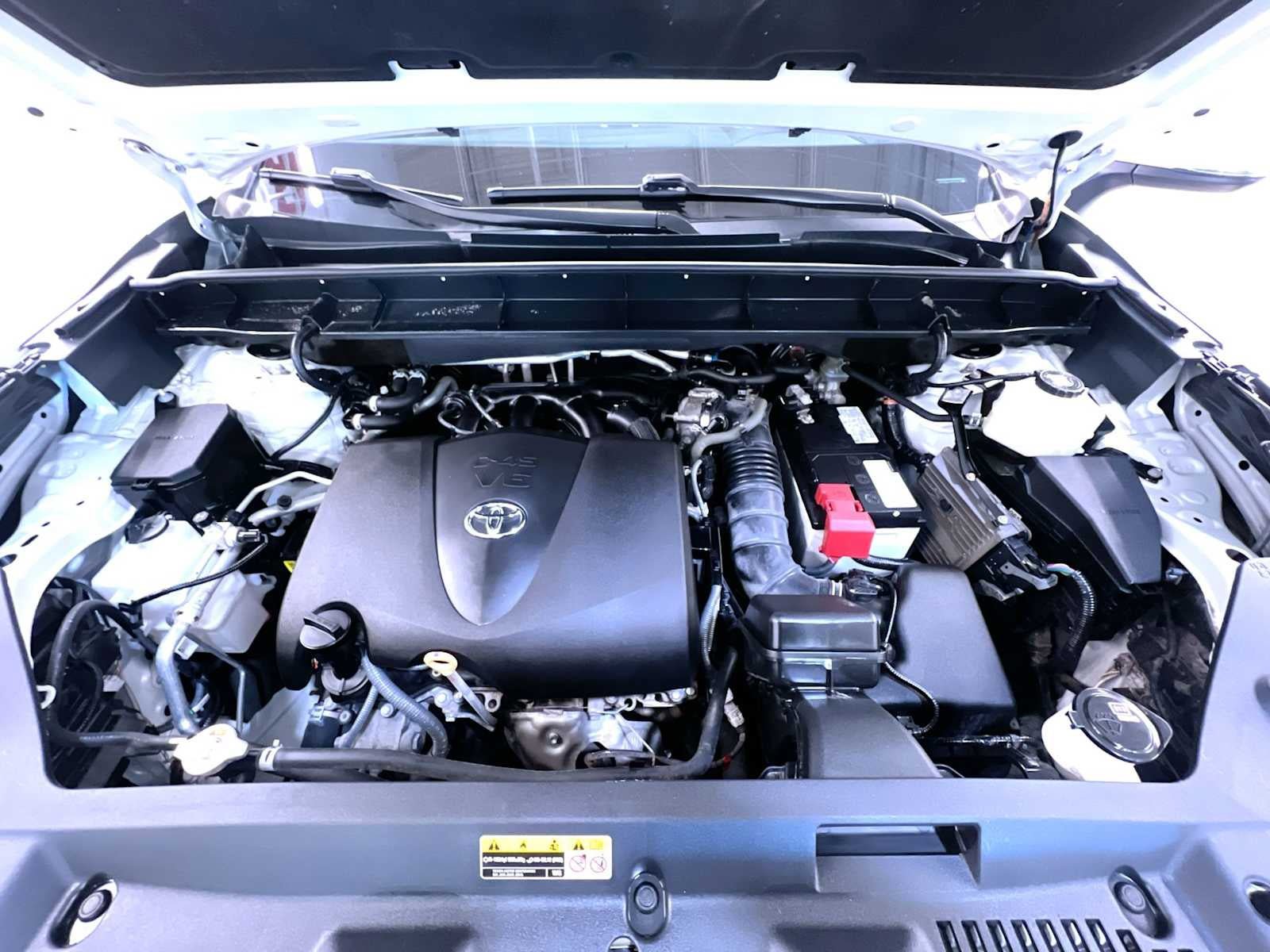 Used 2022 Toyota Highlander XLE AWD/4WD image 11