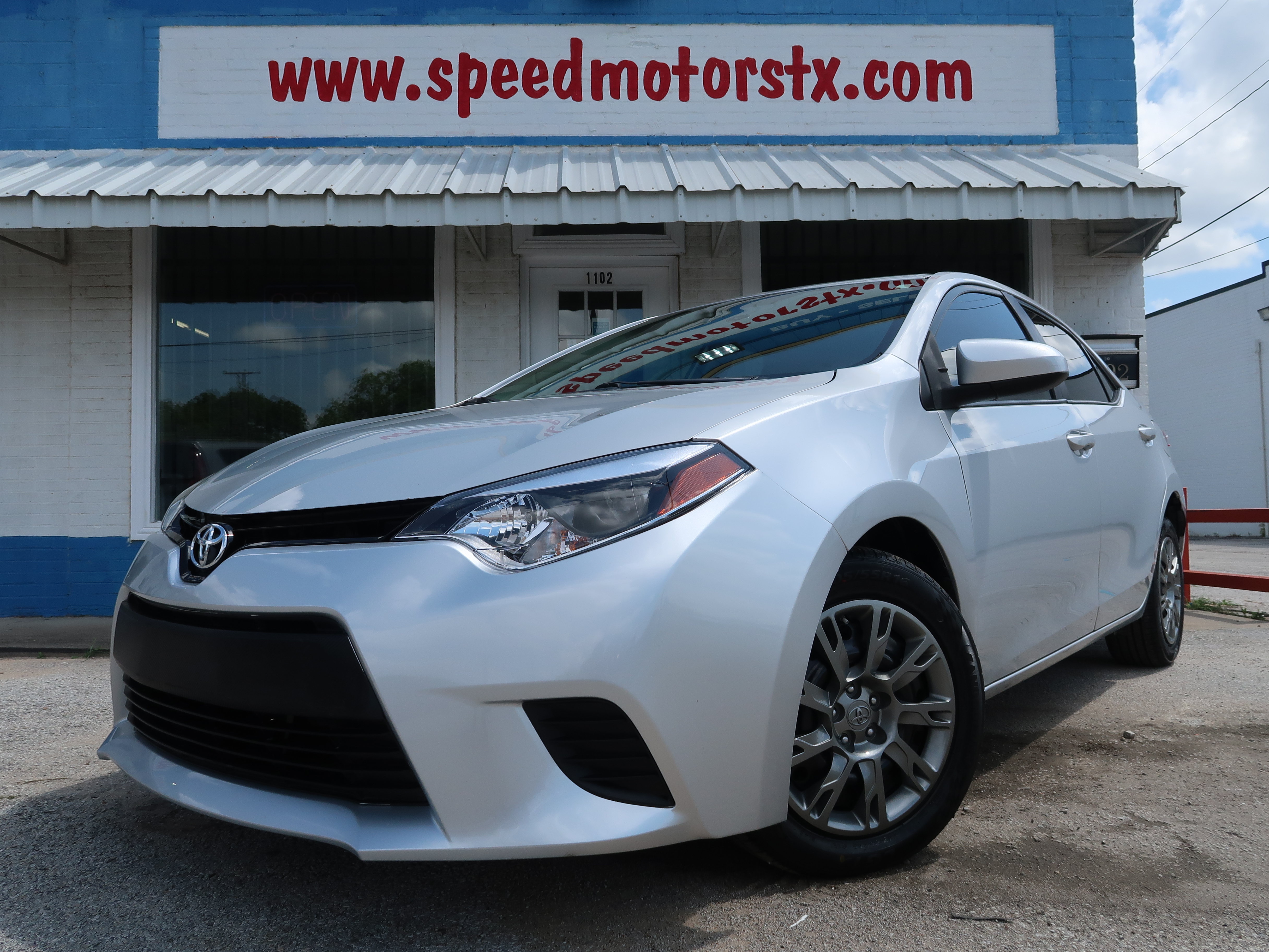 Used 2014 Toyota Corolla LE FWD image 1