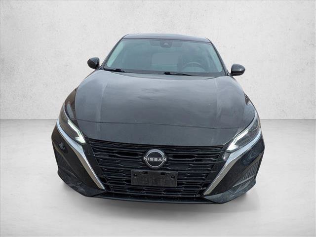 Used 2023 Nissan Altima 2.5 SV w/ SV Premium Package image 2