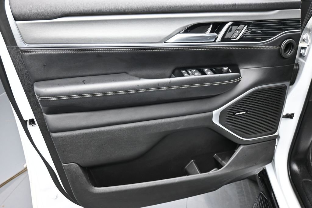 Used 2023 Jeep Wagoneer Series II AWD/4WD image 9